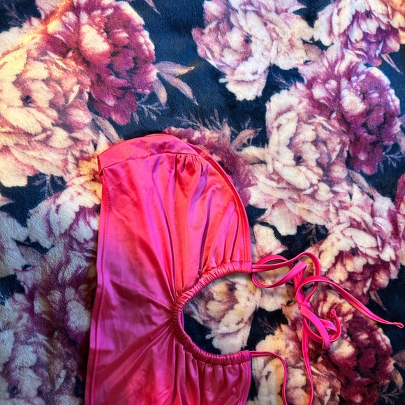 cute hot pink swimsuit top🩷 - Picture 1 of 5